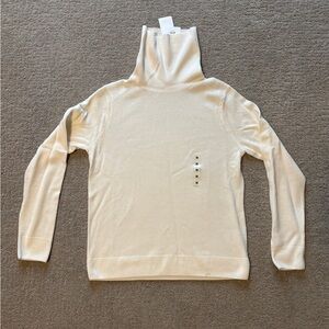 NWT Uniqlo Cashmere Turtleneck, size M,(fits more like XS-S)
